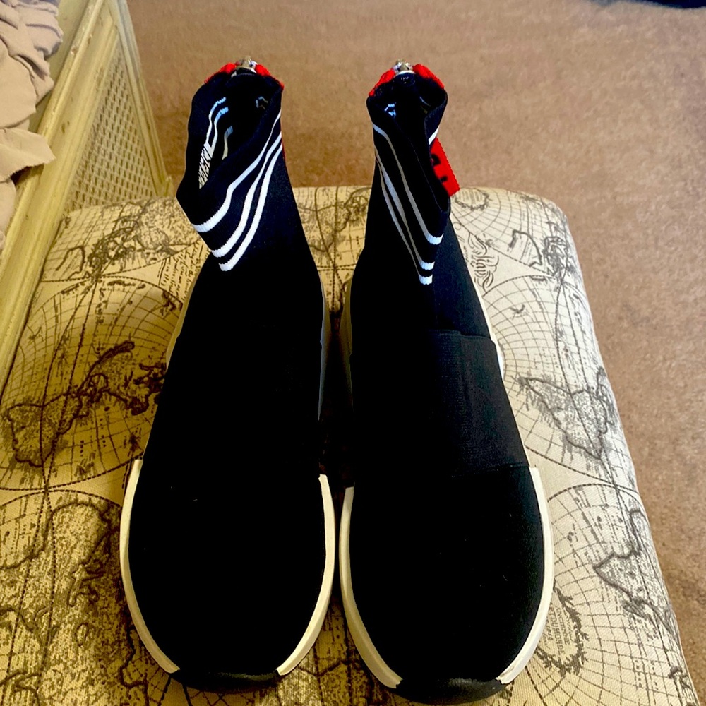 DKNY brand new sneakers